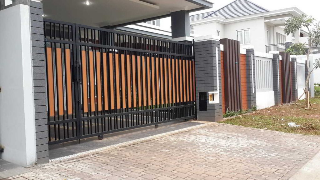pintu-pagar-besi-kayu-terbaru